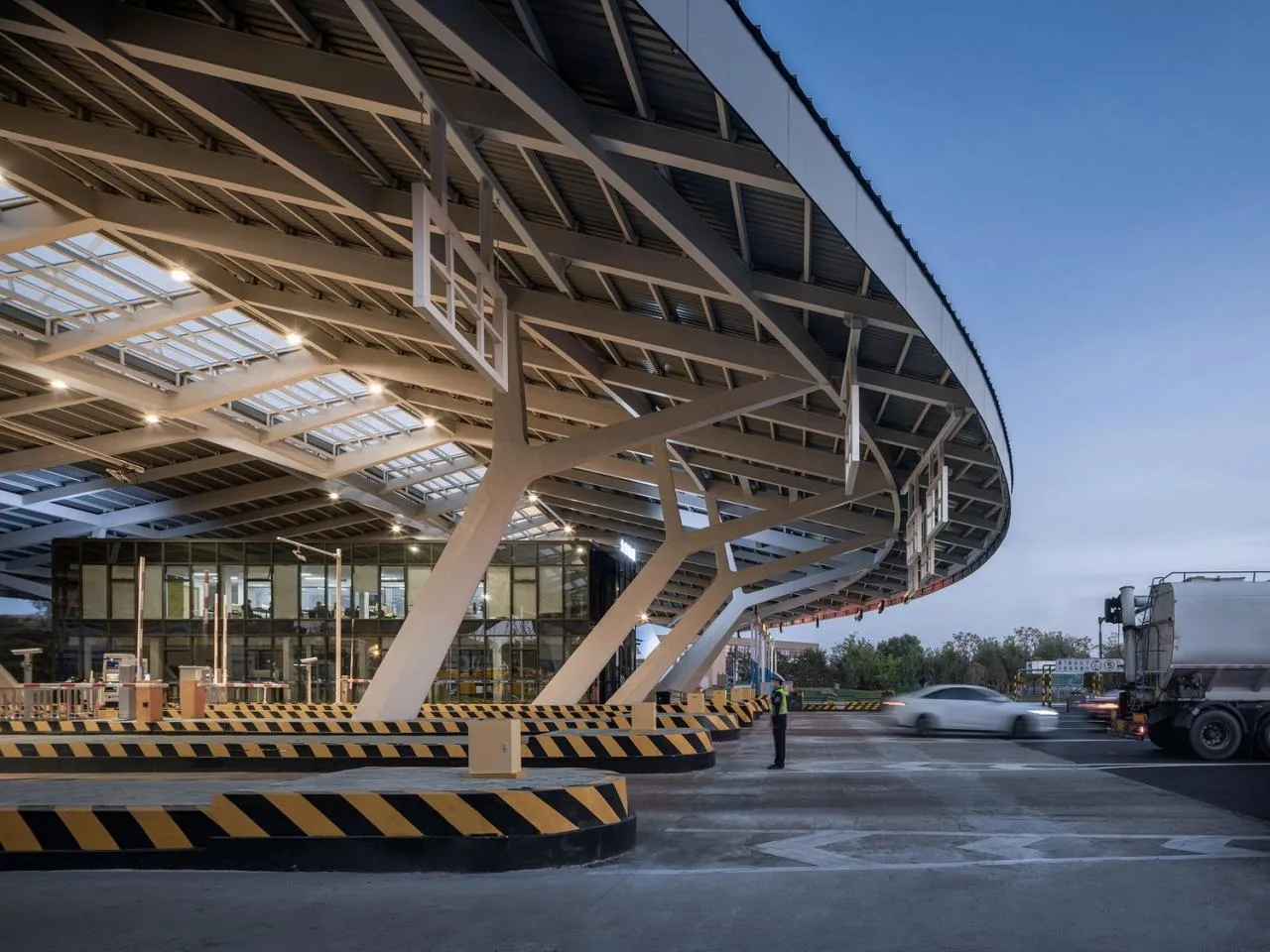 BIM Architecture | Hangzhou Ningbo Expressway Shaoxing Toll Station/Ren Tian Architecture