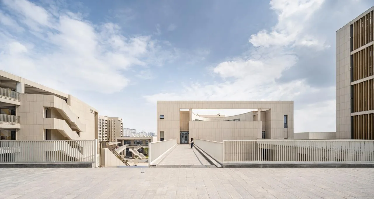 BIM Architecture | Jiangsu Jingjiang Senior High School New Campus/Rong Chaohui Studio
