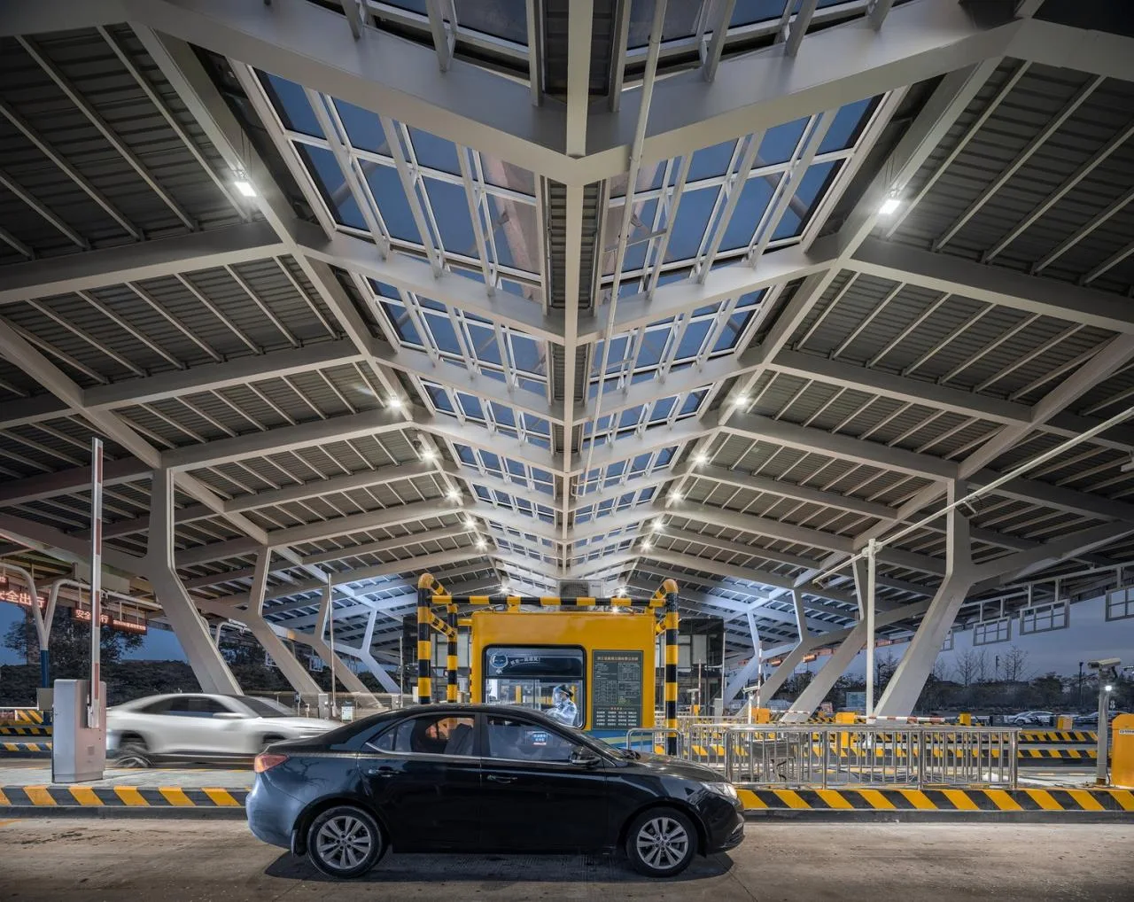 BIM Architecture | Hangzhou Ningbo Expressway Shaoxing Toll Station/Ren Tian Architecture