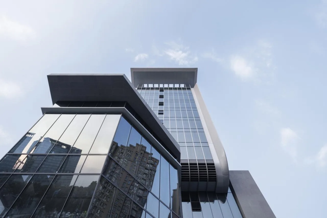 Double-layer ventilation louvers