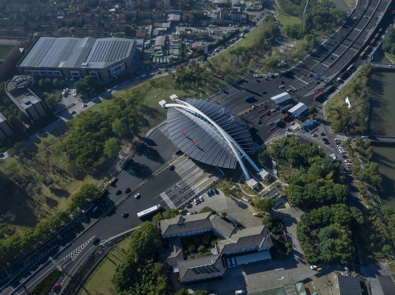 BIM Architecture | Hangzhou Ningbo Expressway Shaoxing Toll Station/Ren Tian Architecture