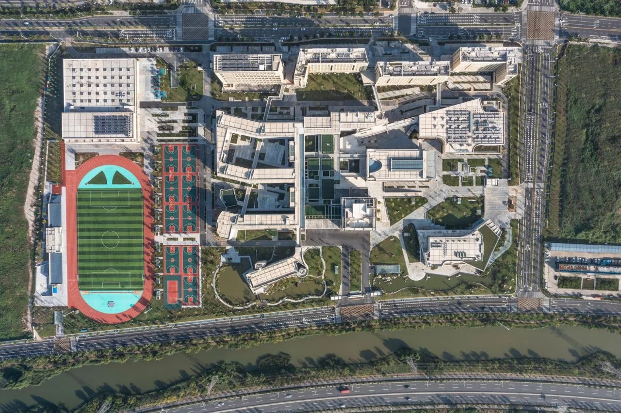 BIM Architecture | Jiangsu Jingjiang Senior High School New Campus/Rong Chaohui Studio
