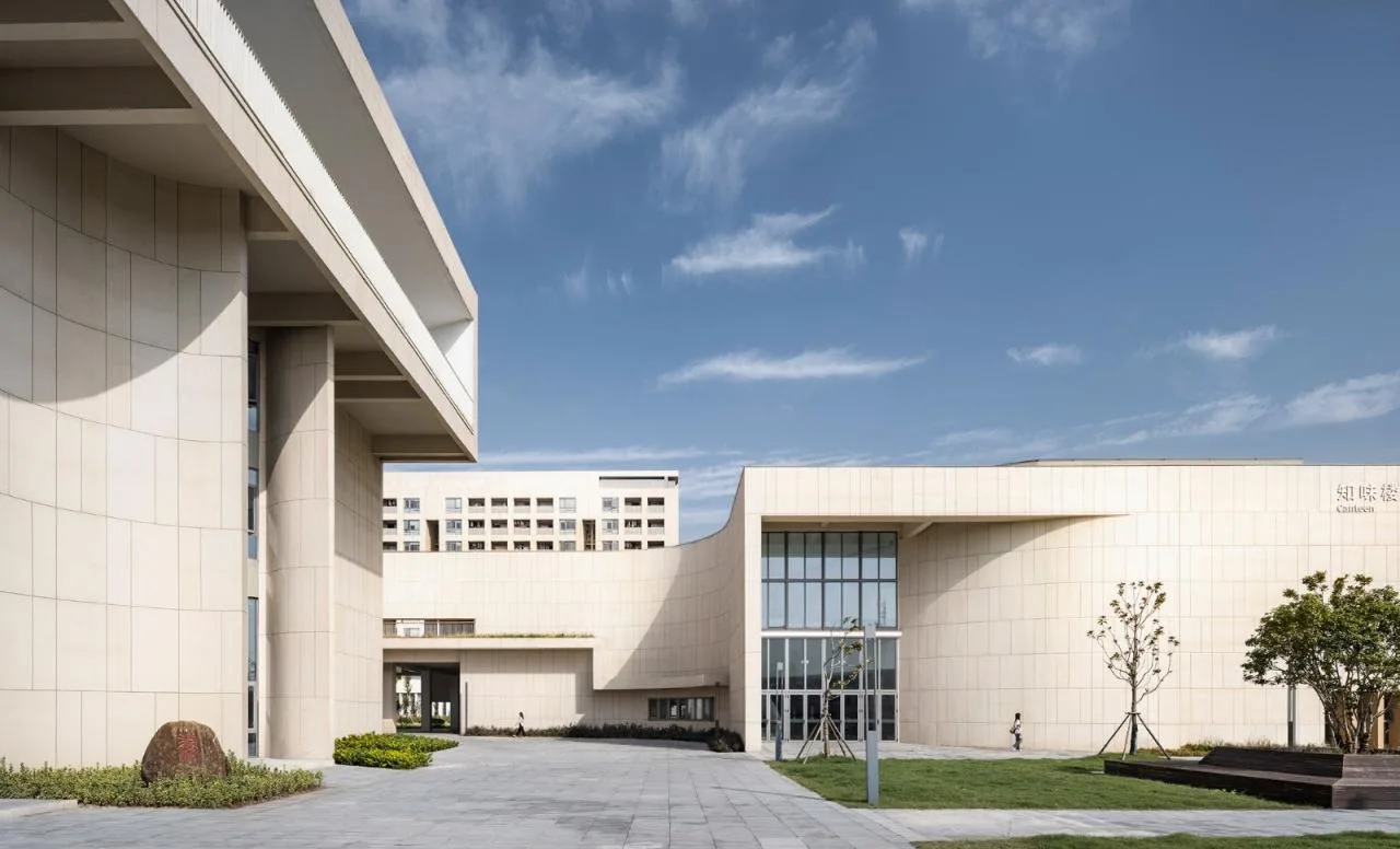 BIM Architecture | Jiangsu Jingjiang Senior High School New Campus/Rong Chaohui Studio
