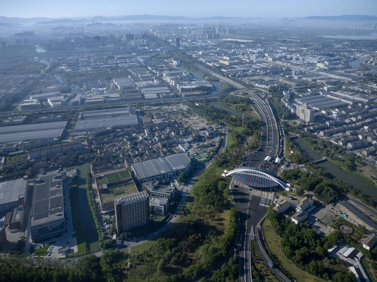 BIM Architecture | Hangzhou Ningbo Expressway Shaoxing Toll Station/Ren Tian Architecture