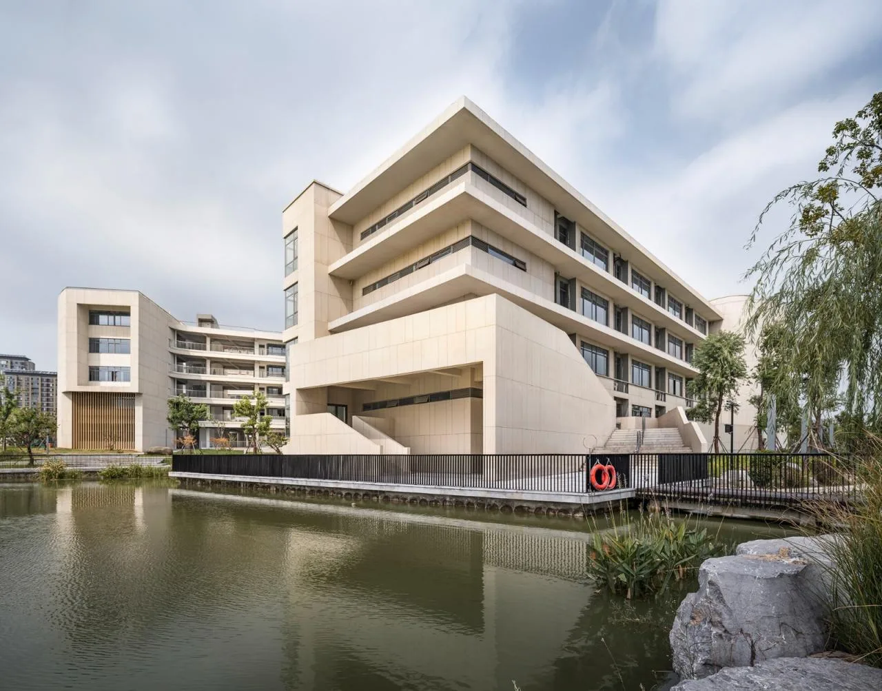 BIM Architecture | Jiangsu Jingjiang Senior High School New Campus/Rong Chaohui Studio