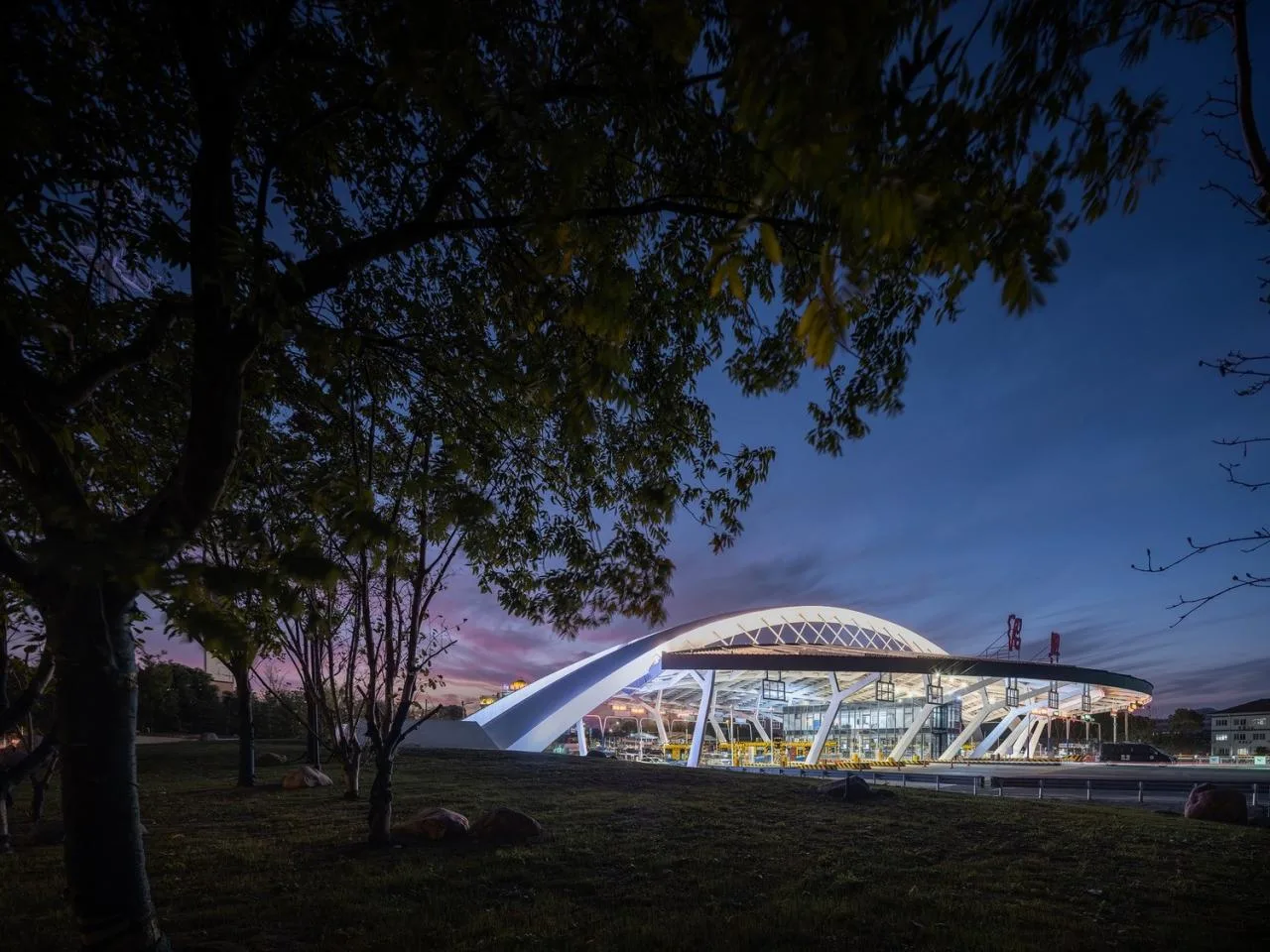 BIM Architecture | Hangzhou Ningbo Expressway Shaoxing Toll Station/Ren Tian Architecture
