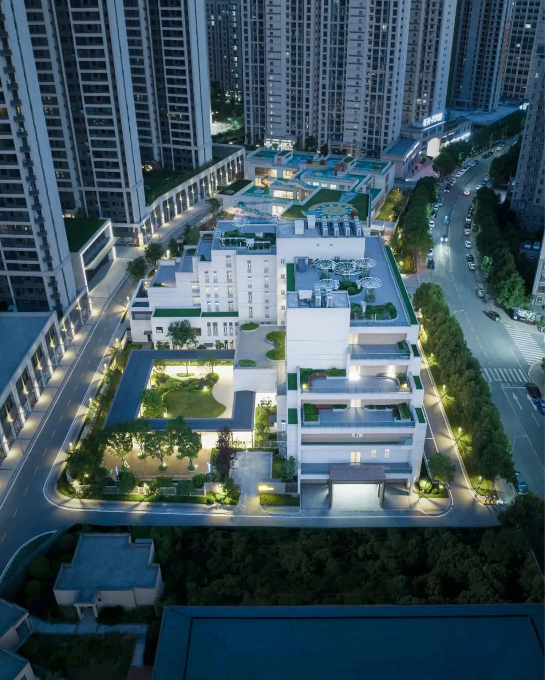 BIM Architecture | Interaction between Multi story Elderly Care Centers and External Environment - Boyuan Elderly Care Center/UUA