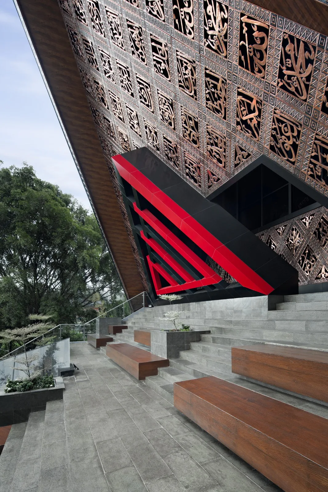 BIM architecture | hollowing out, allowing light to enter the mosque At Taufik/JOSO
