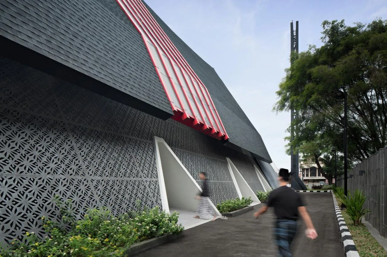 BIM architecture | hollowing out, allowing light to enter the mosque At Taufik/JOSO