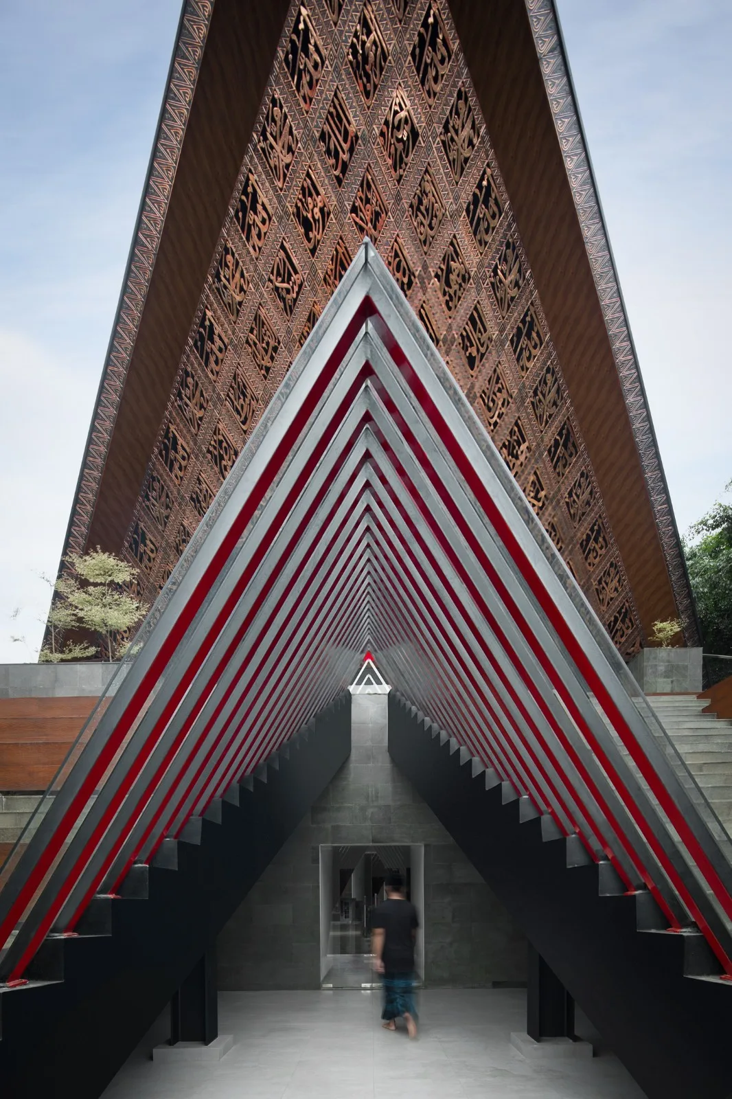 BIM architecture | hollowing out, allowing light to enter the mosque At Taufik/JOSO