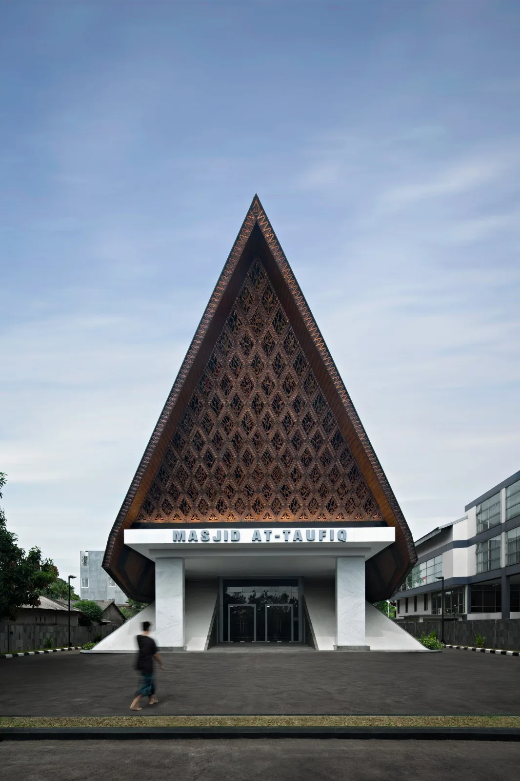 BIM architecture | hollowing out, allowing light to enter the mosque At Taufik/JOSO