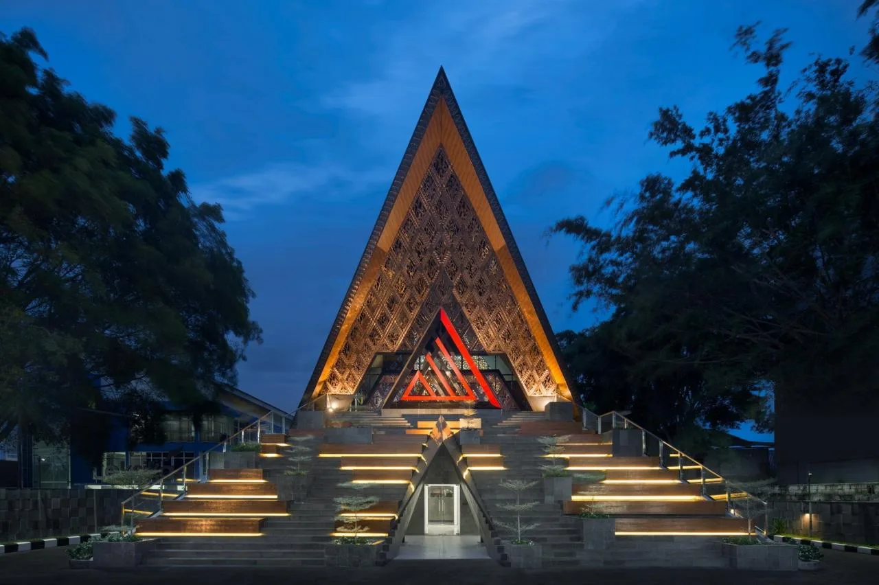 BIM architecture | hollowing out, allowing light to enter the mosque At Taufik/JOSO