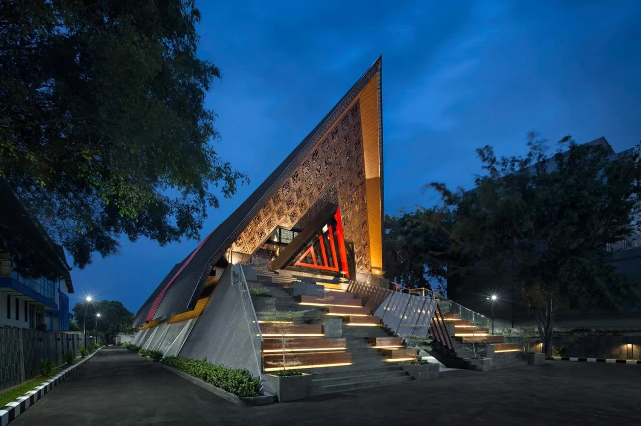 BIM architecture | hollowing out, allowing light to enter the mosque At Taufik/JOSO