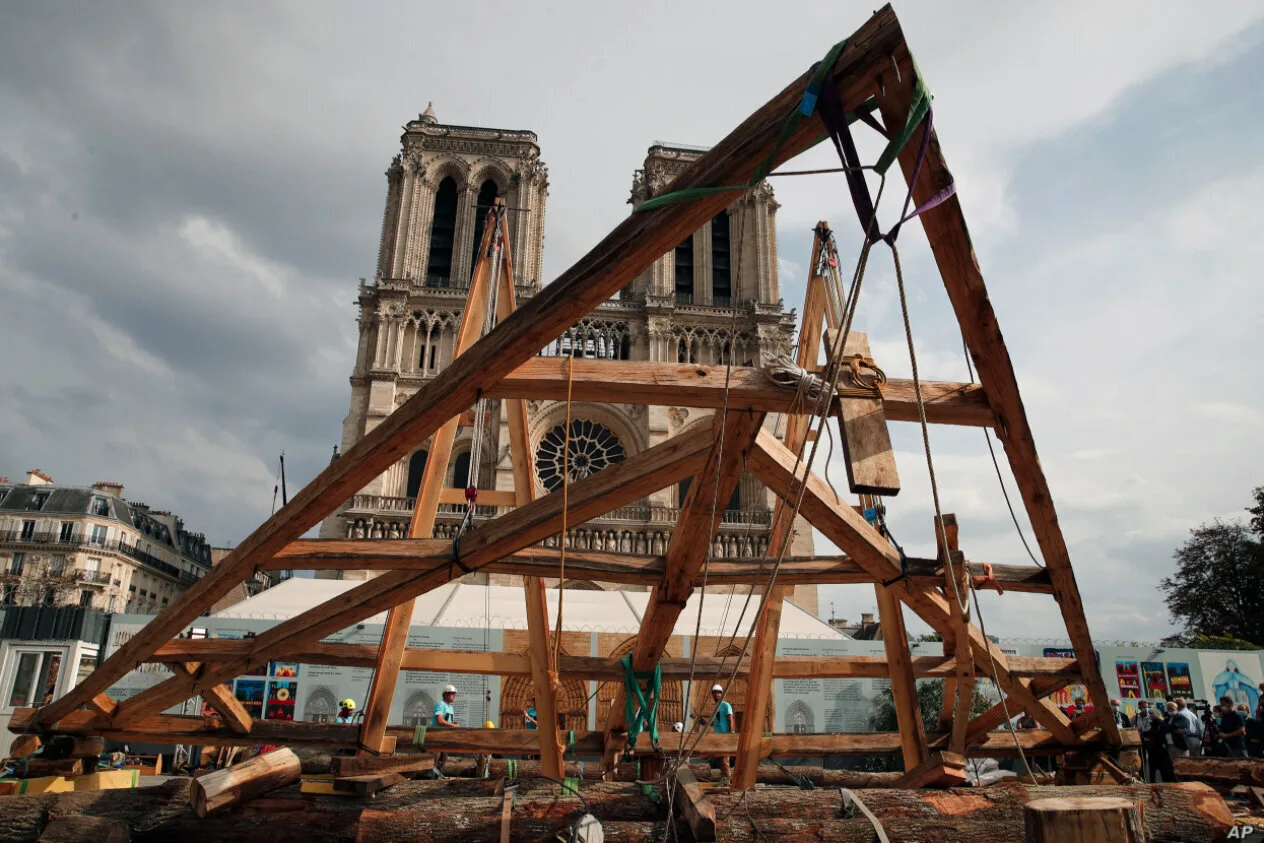 BIM Architecture | The wooden roof of Notre Dame Cathedral in Paris is planned to reopen next year!