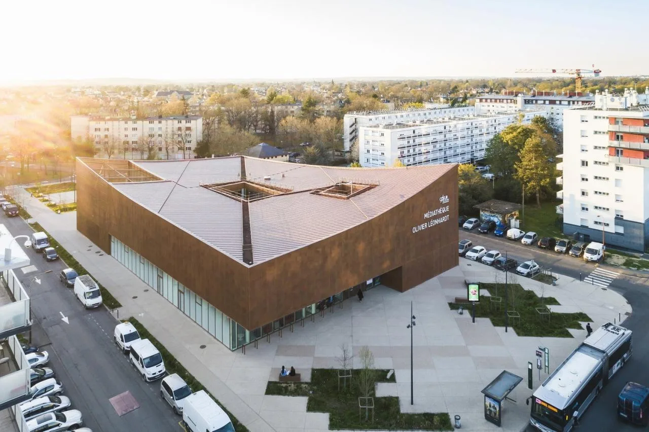 BIM Architecture | Sainte Geneviève des Bois Media Library/Archi5+Calmm Architecture