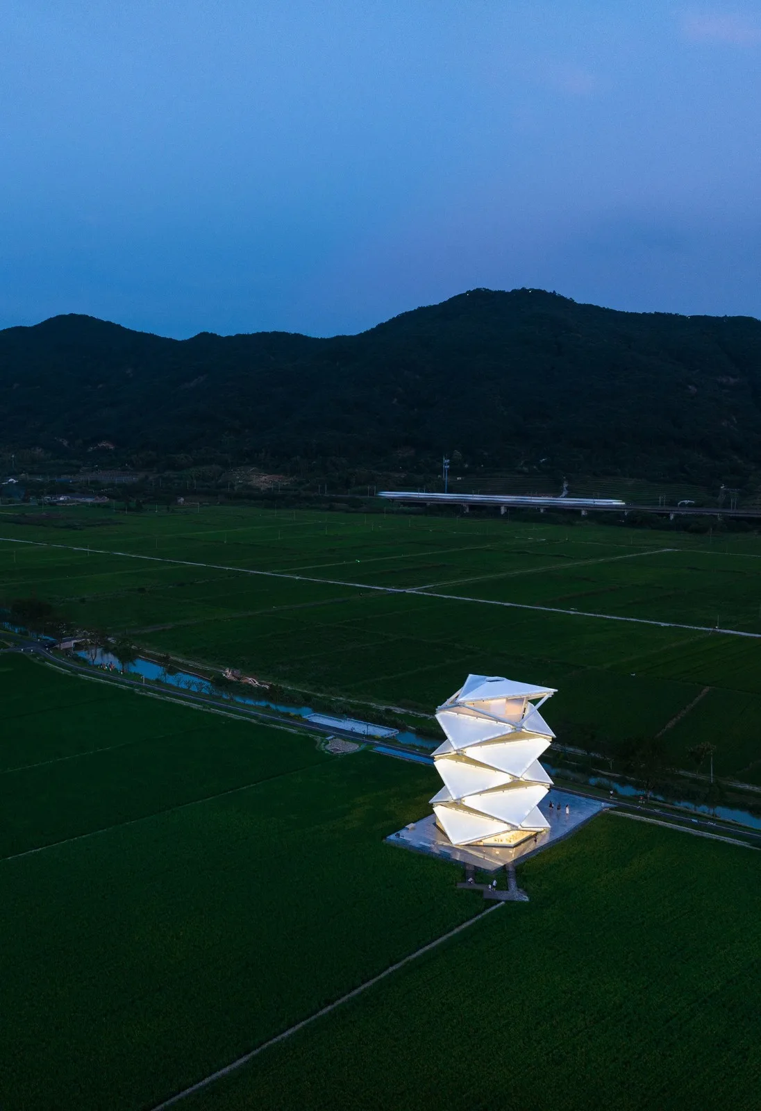 BIM Architecture | Lighthouse on Rice Fields/Lin Zaiguo Studio of China Electric Power Construction East China Institute