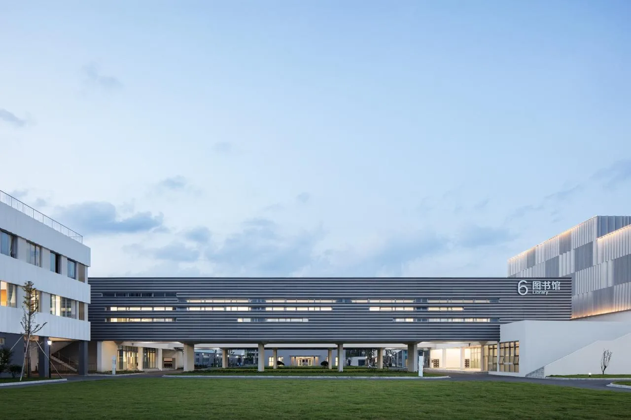 BIM Architecture | Gulin Vocational High School in Ningbo City: Infinite Script for Youth/ARCHIS Architectural Design Firm