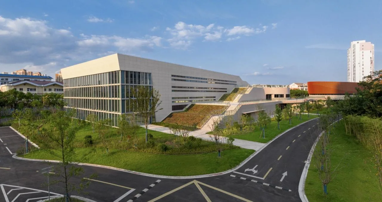 Sports center roof with solar heat pump