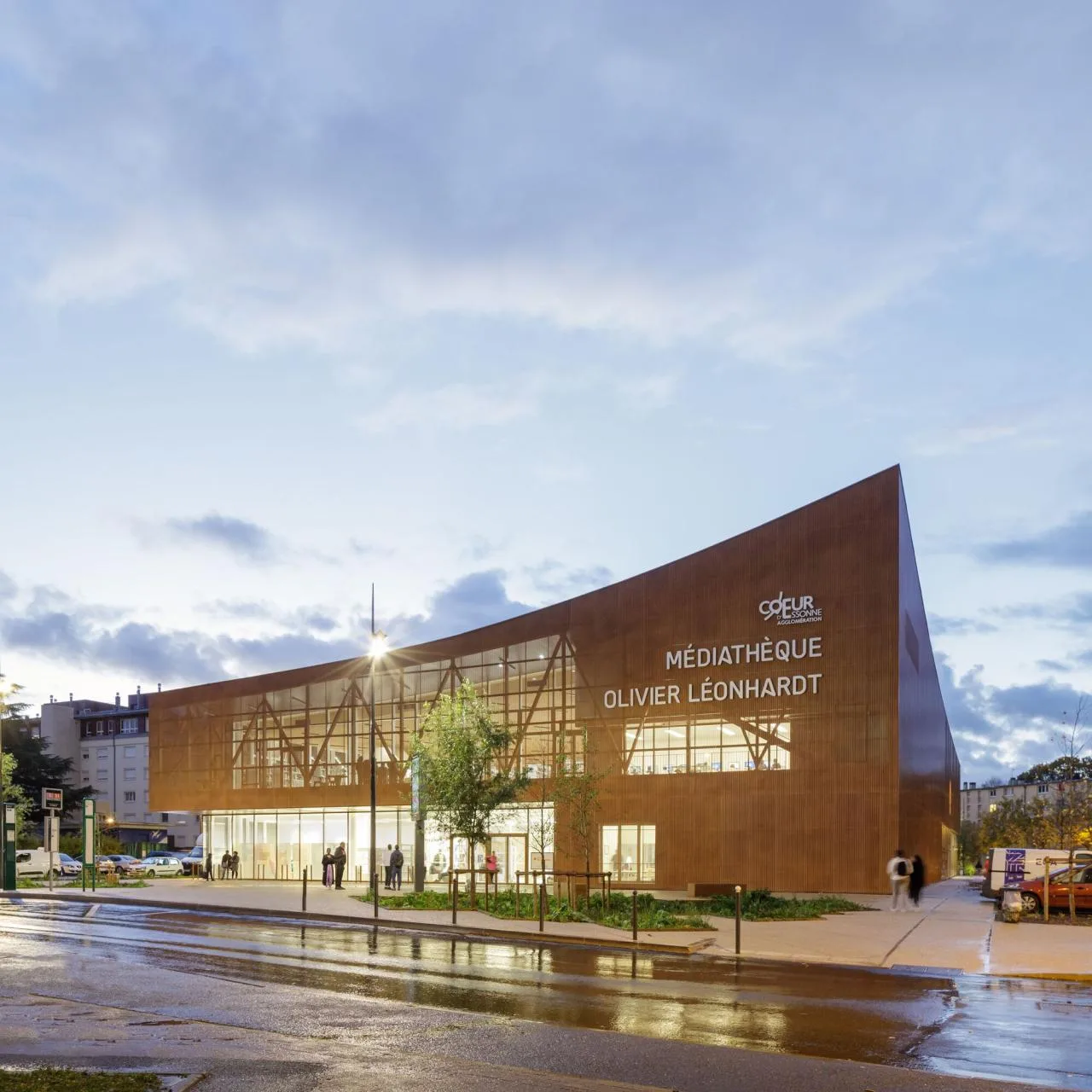 BIM Architecture | Sainte Geneviève des Bois Media Library/Archi5+Calmm Architecture