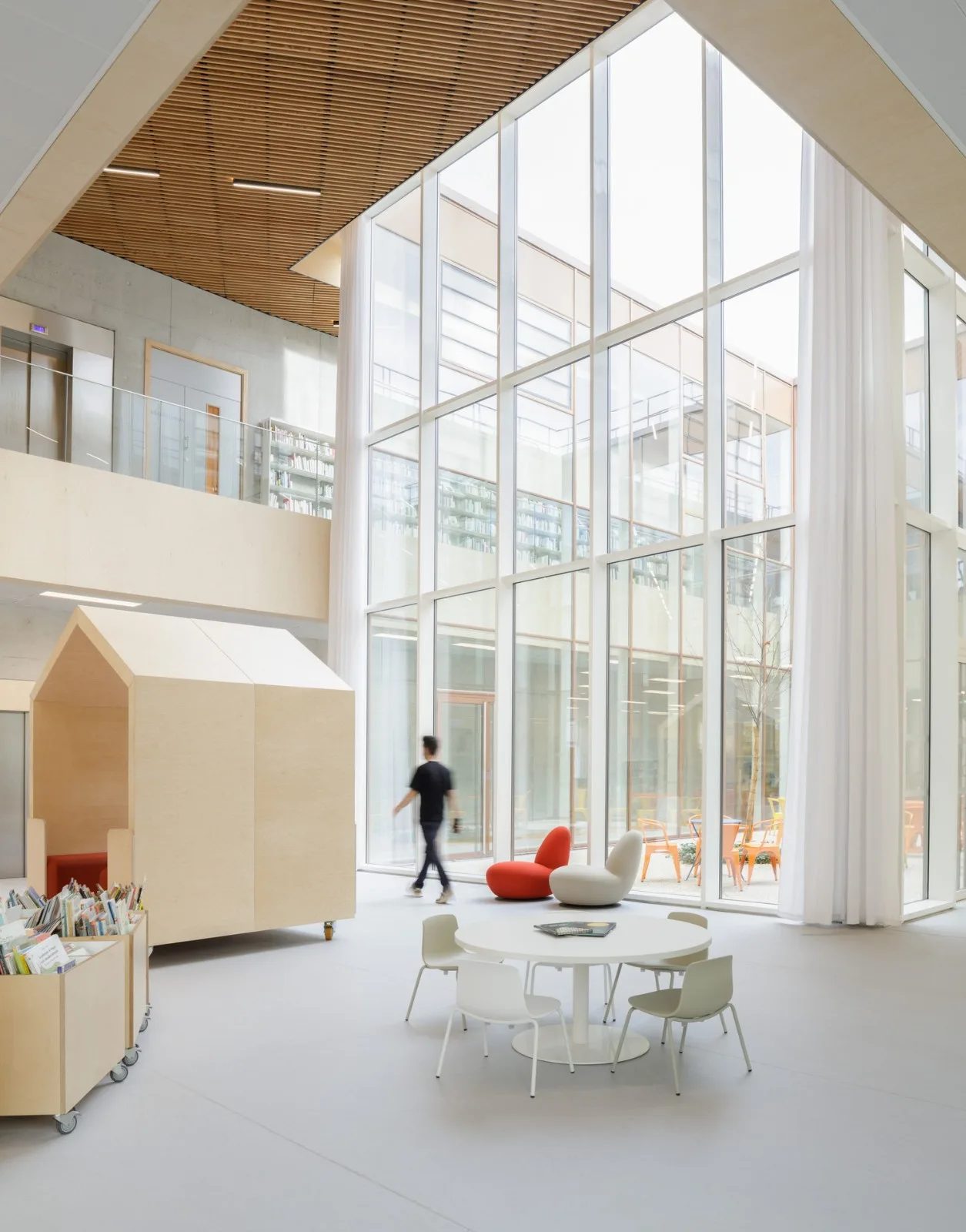 BIM Architecture | Sainte Geneviève des Bois Media Library/Archi5+Calmm Architecture
