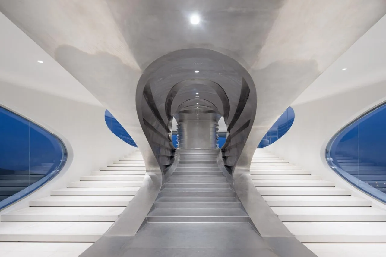 Metal installation in interior space at Yunhai Station