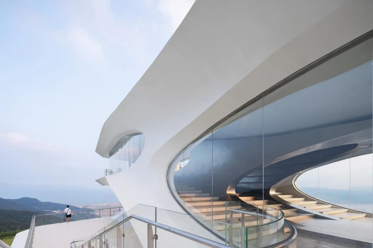 Glass terrace at Yunhai Station