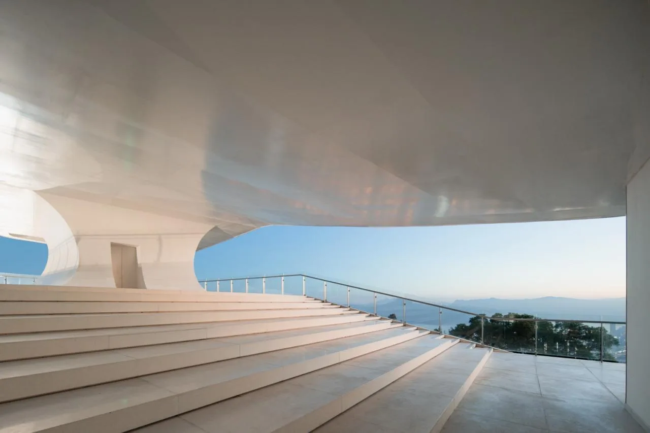 Curved shaped glass curtain wall
