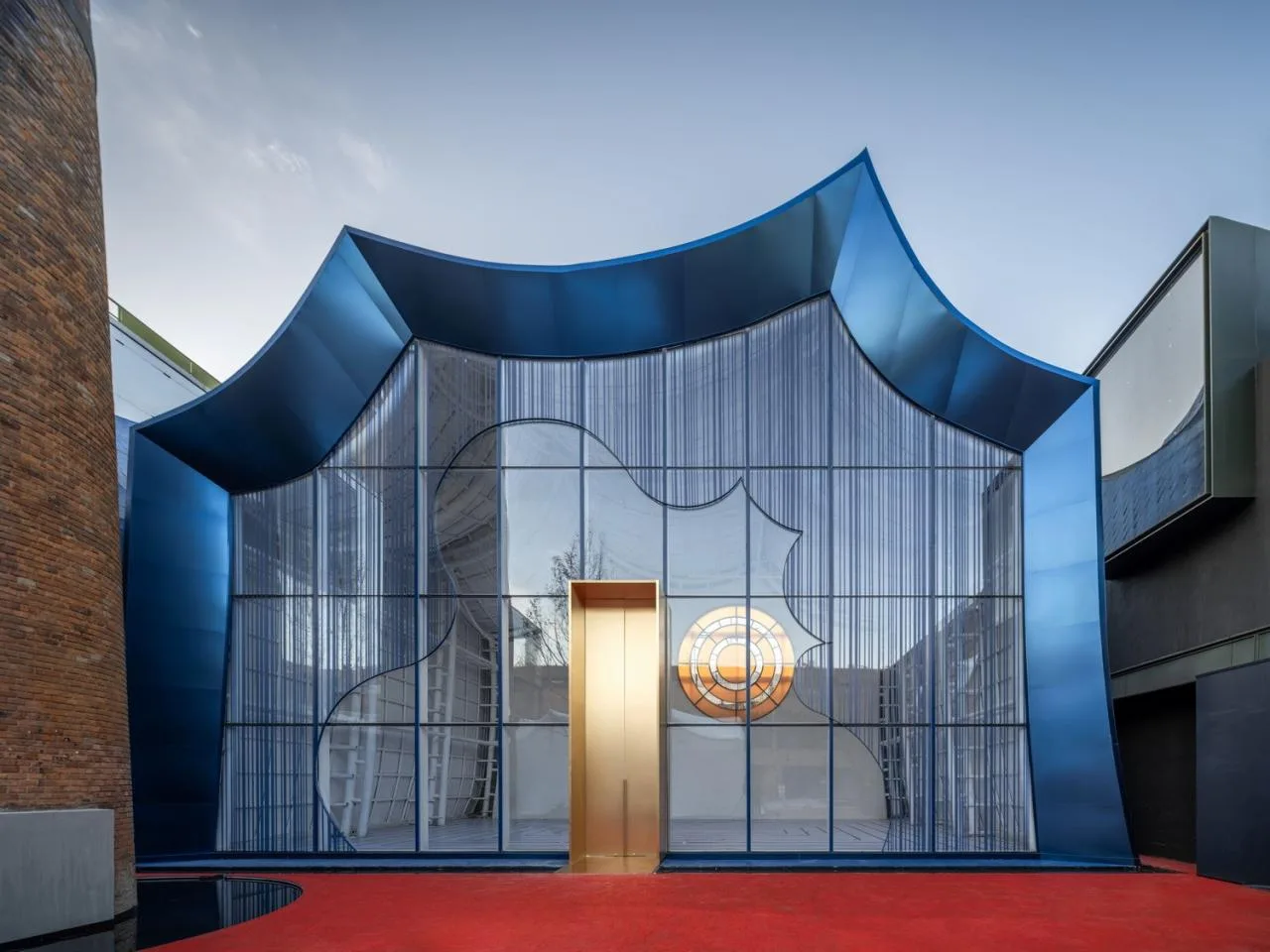 BIM Architecture | Qingqiu and Baiya: Under the undulating blue hills resembling waves, lies our 'swaying human world'/Wutopia Lab