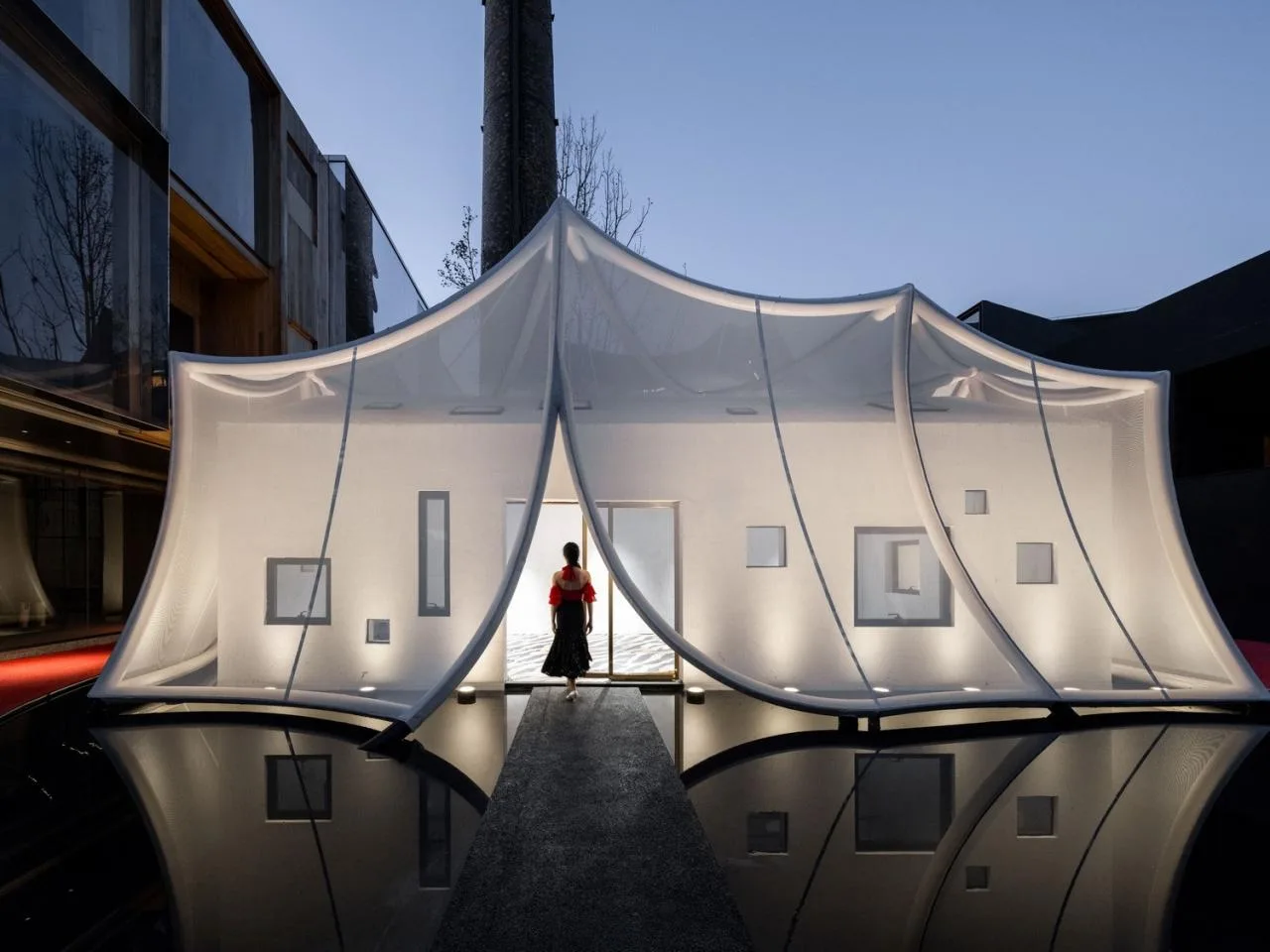 BIM Architecture | Qingqiu and Baiya: Under the undulating blue hills resembling waves, lies our 'swaying human world'/Wutopia Lab