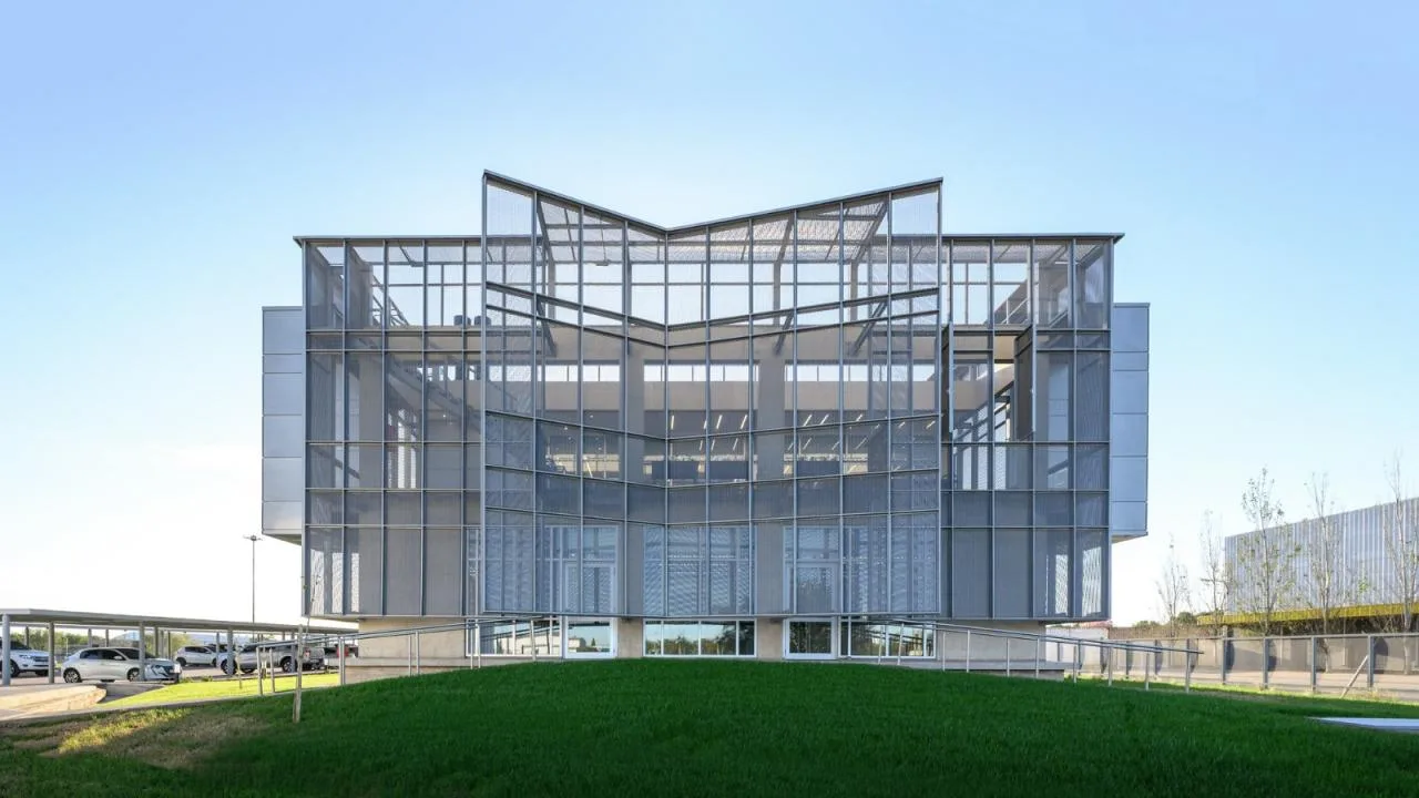 BIM Architecture | Biopharmaceutical Headquarters/Santiago Viale Lescano+Juan Manuel Ju á rez
