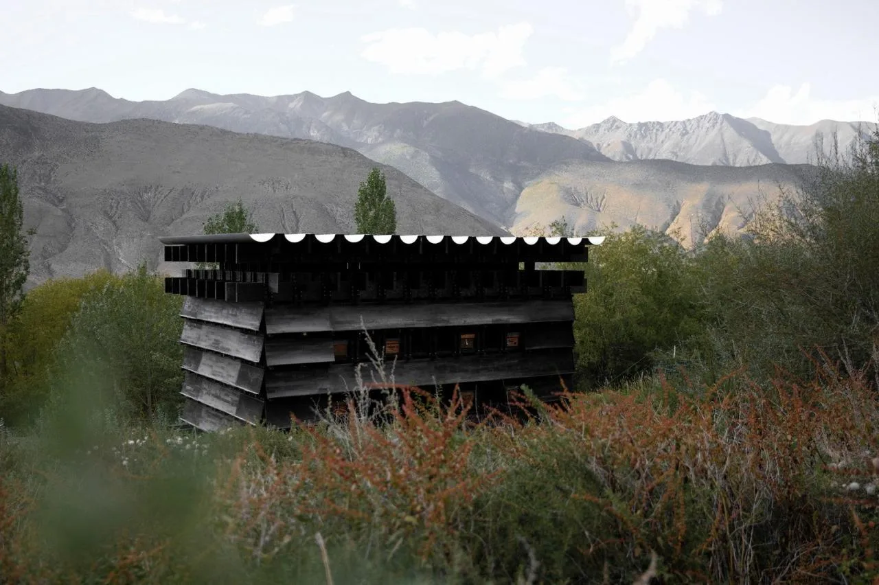 BIM Architecture | Bee Watching House in Shannan, Xizang/Moon Earth Architecture