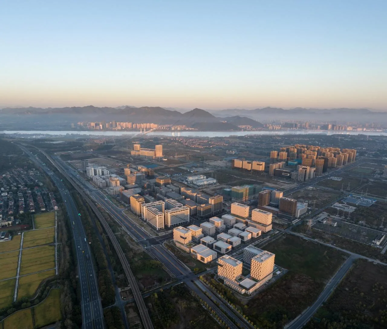 BIM Architecture | Industrial Upstairs Mode Iteration: Hangzhou Zhongenergy-saving (Fuyang) Environmental Protection Industrial Park/Line+Meng Fanhao's New Work