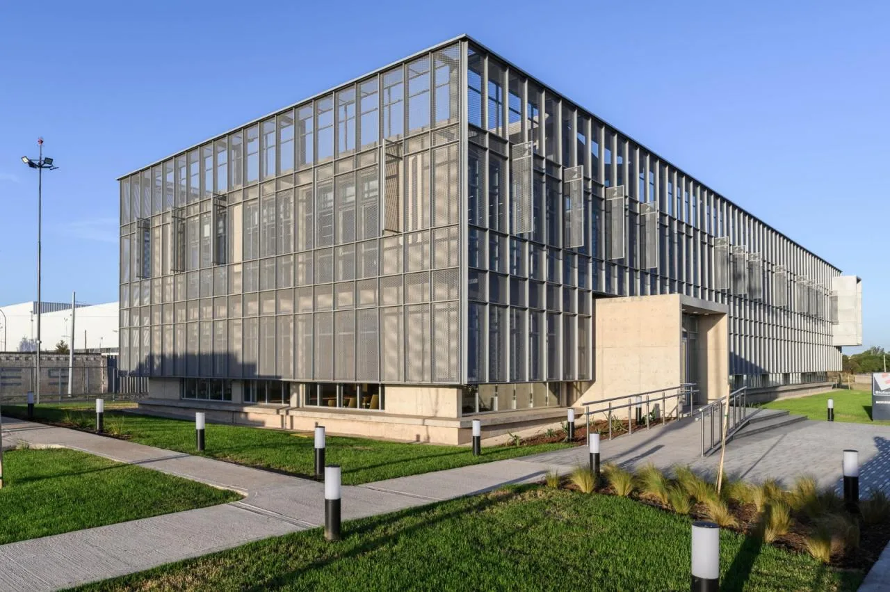BIM Architecture | Biopharmaceutical Headquarters/Santiago Viale Lescano+Juan Manuel Ju á rez