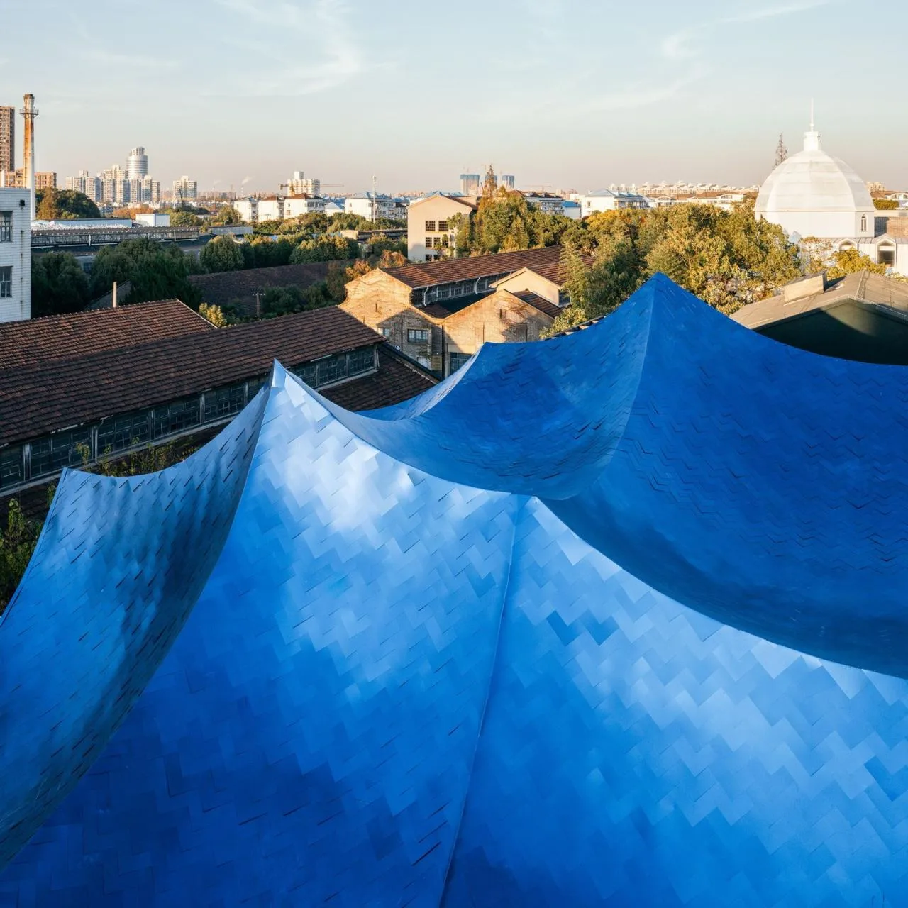 BIM Architecture | Qingqiu and Baiya: Under the undulating blue hills resembling waves, lies our 'swaying human world'/Wutopia Lab