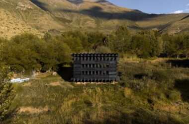 BIM Architecture: The Bee Watching House in Shannan, Tibet by Moon Earth Architecture-BIM WORLD