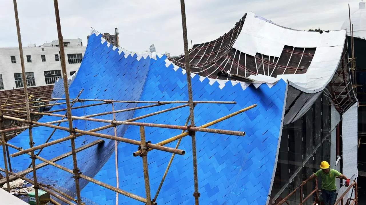 BIM Architecture | Qingqiu and Baiya: Under the undulating blue hills resembling waves, lies our 'swaying human world'/Wutopia Lab
