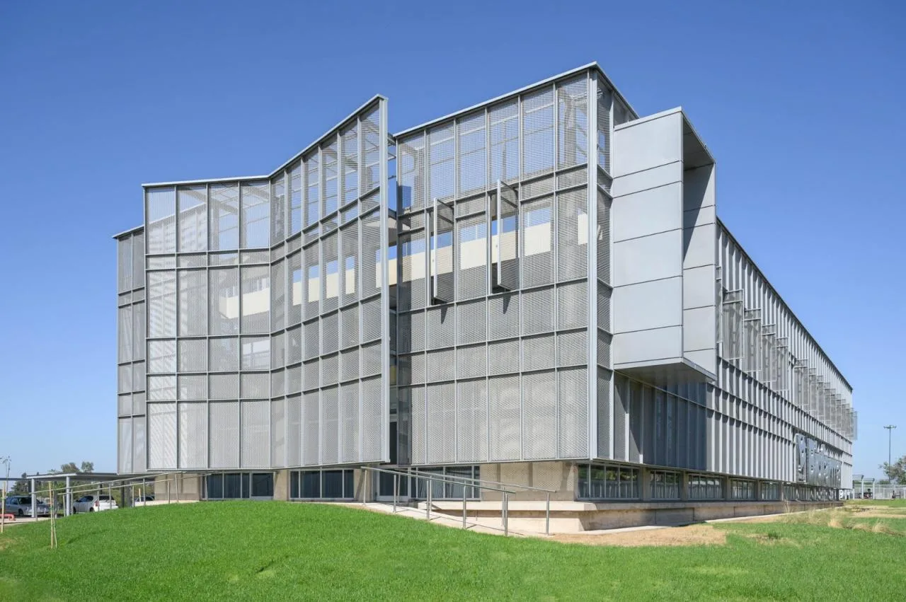 BIM Architecture | Biopharmaceutical Headquarters/Santiago Viale Lescano+Juan Manuel Ju á rez