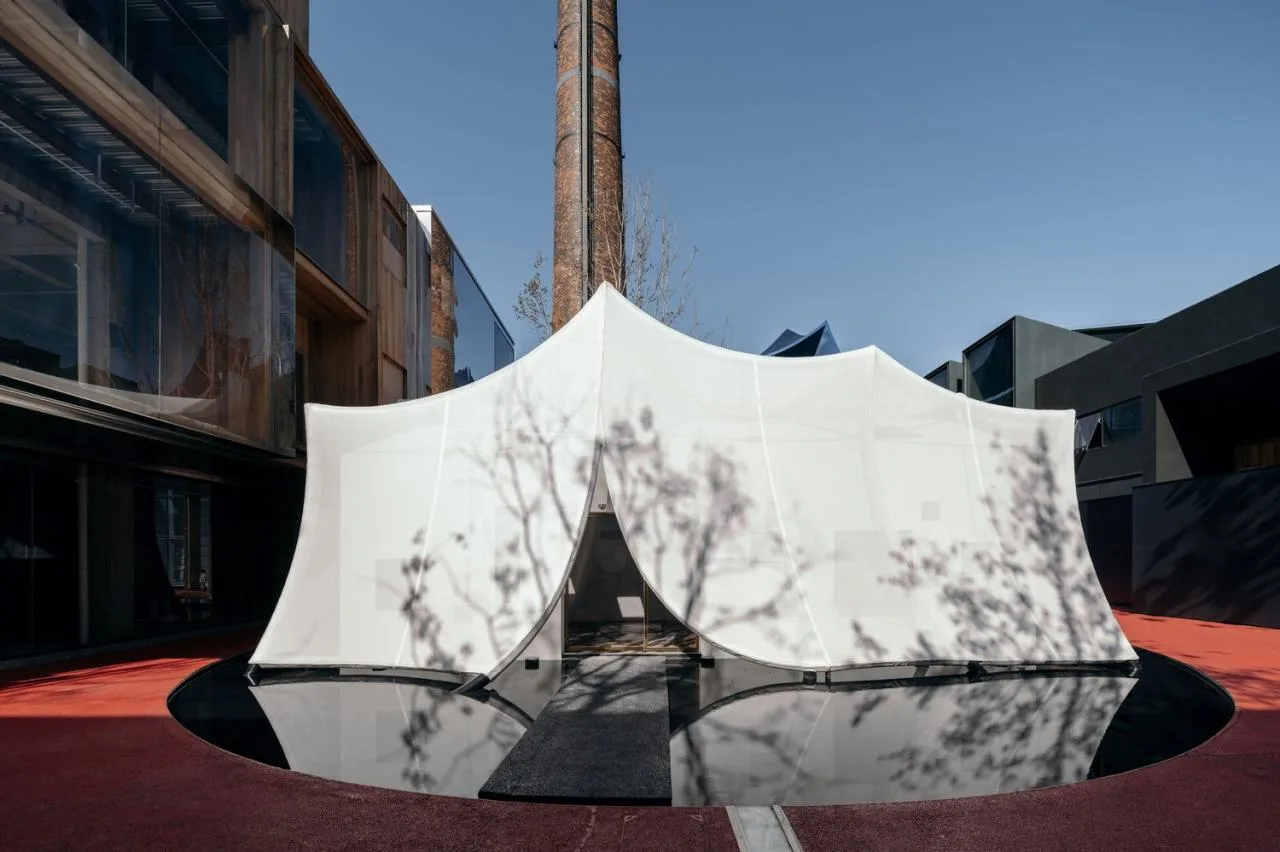 BIM Architecture | Qingqiu and Baiya: Under the undulating blue hills resembling waves, lies our 'swaying human world'/Wutopia Lab