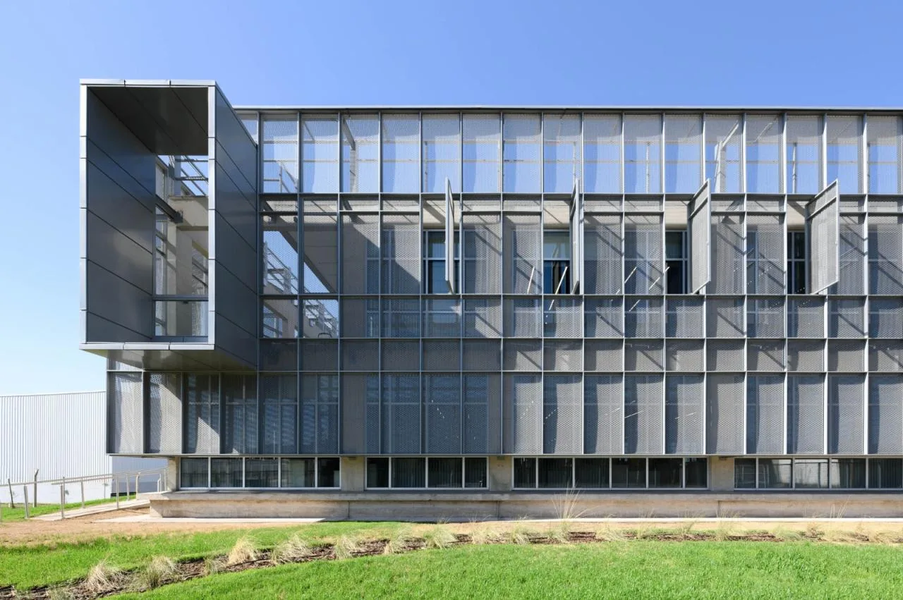 BIM Architecture | Biopharmaceutical Headquarters/Santiago Viale Lescano+Juan Manuel Ju á rez