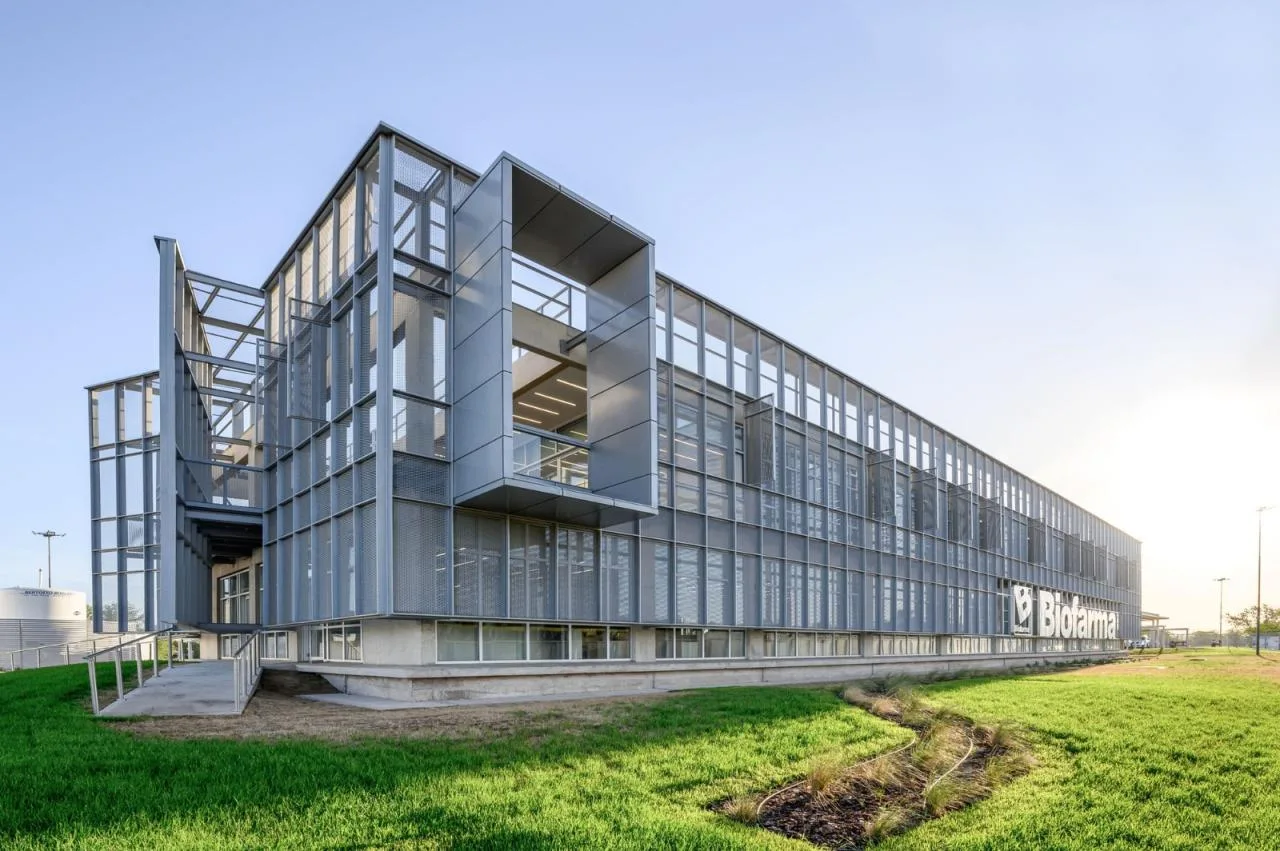 BIM Architecture | Biopharmaceutical Headquarters/Santiago Viale Lescano+Juan Manuel Ju á rez