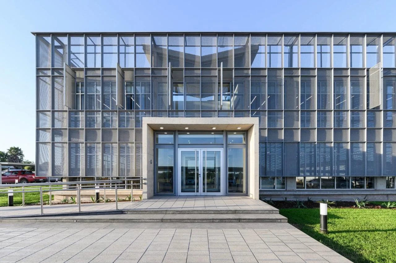 BIM Architecture | Biopharmaceutical Headquarters/Santiago Viale Lescano+Juan Manuel Ju á rez