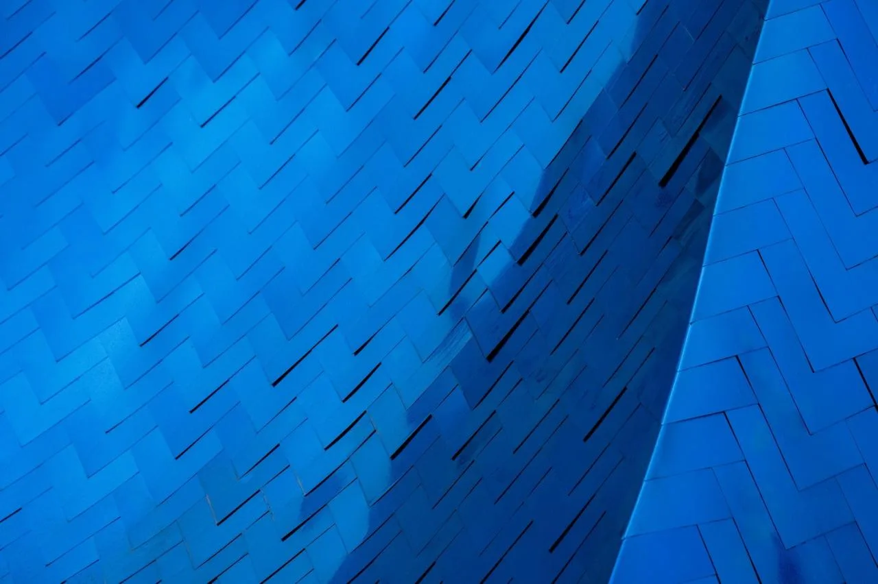 BIM Architecture | Qingqiu and Baiya: Under the undulating blue hills resembling waves, lies our 'swaying human world'/Wutopia Lab