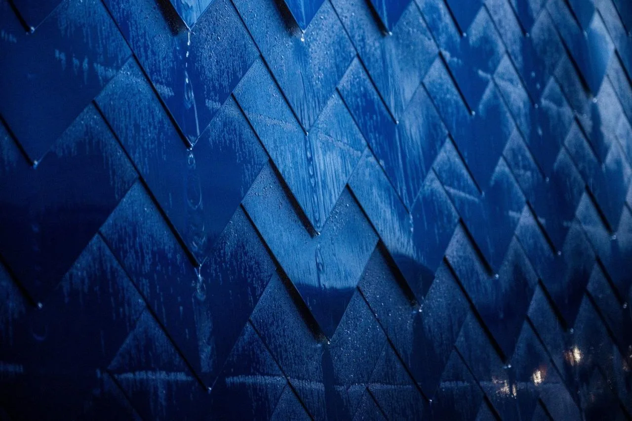 BIM Architecture | Qingqiu and Baiya: Under the undulating blue hills resembling waves, lies our 'swaying human world'/Wutopia Lab