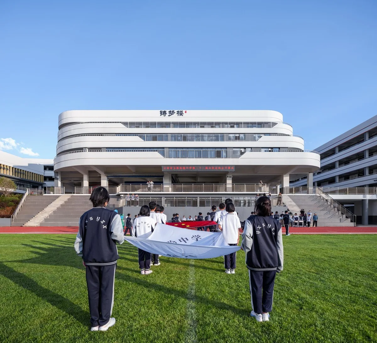 BIM Architecture | Gazing at Clouds by the Mountain: Design Record of Hongyu Middle School in Yuxi, Yunnan Province/Introduction to the Integration of Production and Education Research Center