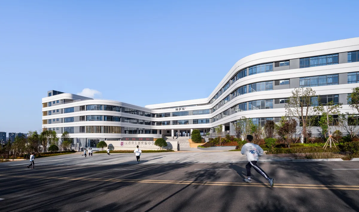 BIM Architecture | Gazing at Clouds by the Mountain: Design Record of Hongyu Middle School in Yuxi, Yunnan Province/Introduction to the Integration of Production and Education Research Center