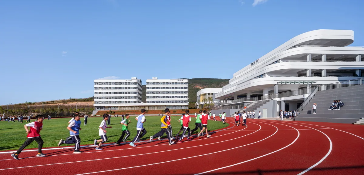 BIM Architecture | Gazing at Clouds by the Mountain: Design Record of Hongyu Middle School in Yuxi, Yunnan Province/Introduction to the Integration of Production and Education Research Center