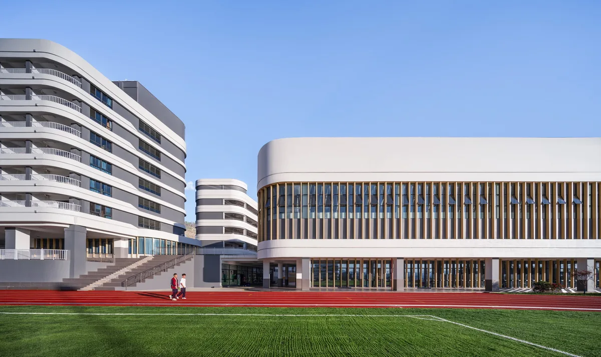 BIM Architecture | Gazing at Clouds by the Mountain: Design Record of Hongyu Middle School in Yuxi, Yunnan Province/Introduction to the Integration of Production and Education Research Center