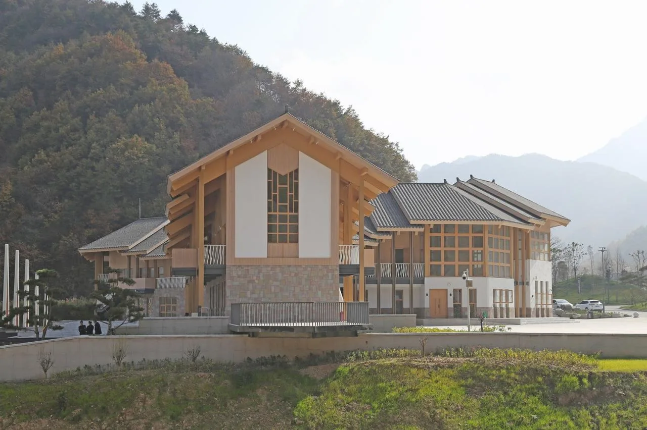 BIM Architecture | Dragon shaped Architecture: Kang County Tourism Tourist Distribution Center/Symbiotic Architecture Farmers Architects