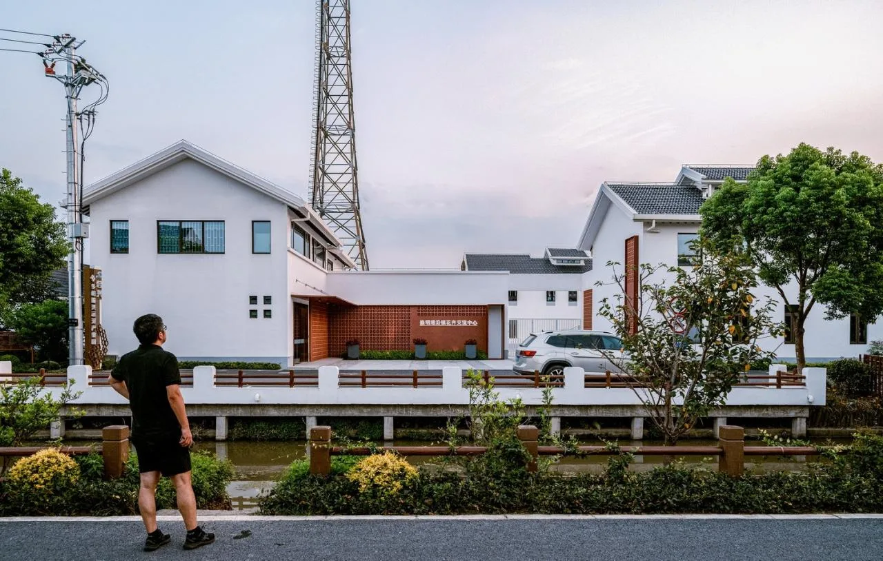 BIM Architecture | Here and Now: A Small House Built in a Flower Garden - Gangyan Flower Exchange Center/Chuanglin Zebai