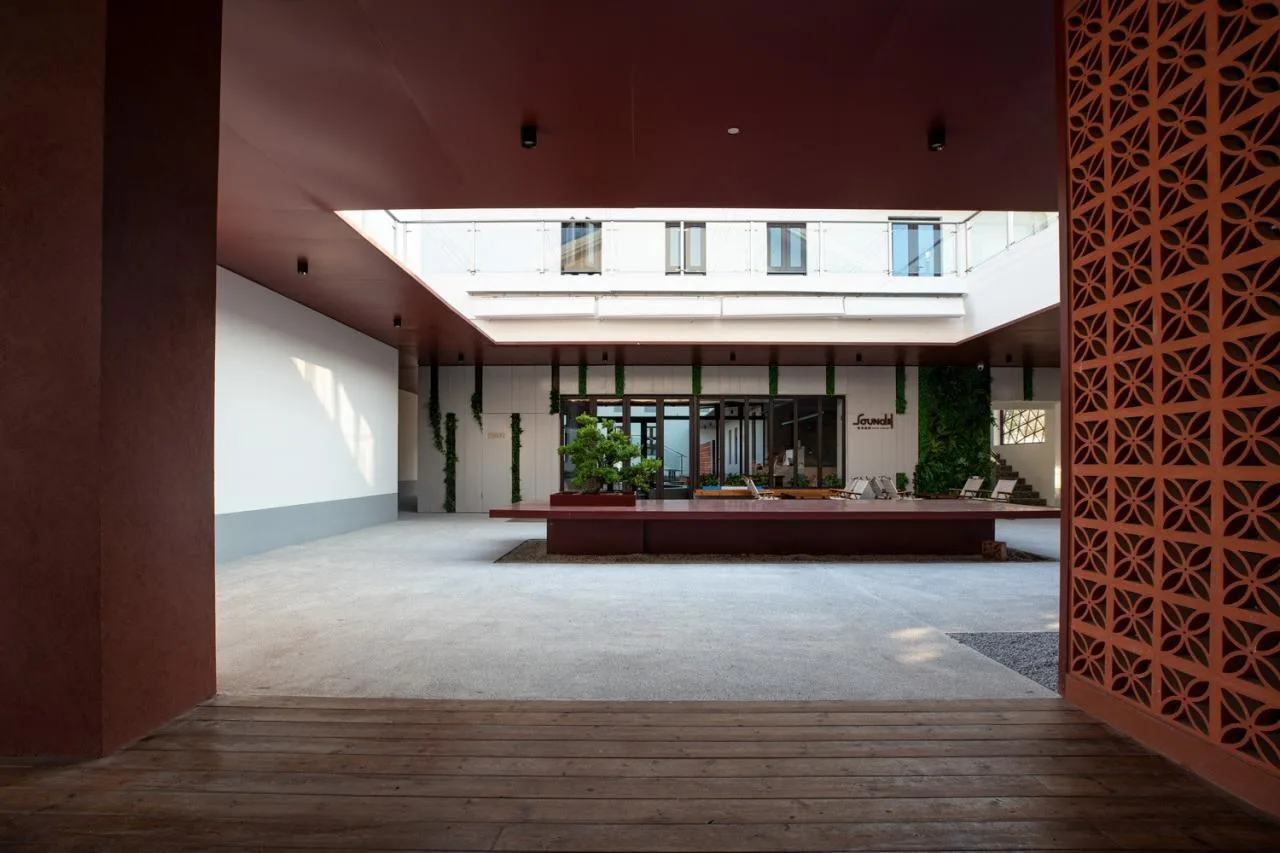 BIM Architecture | Here and Now: A Small House Built in a Flower Garden - Gangyan Flower Exchange Center/Chuanglin Zebai